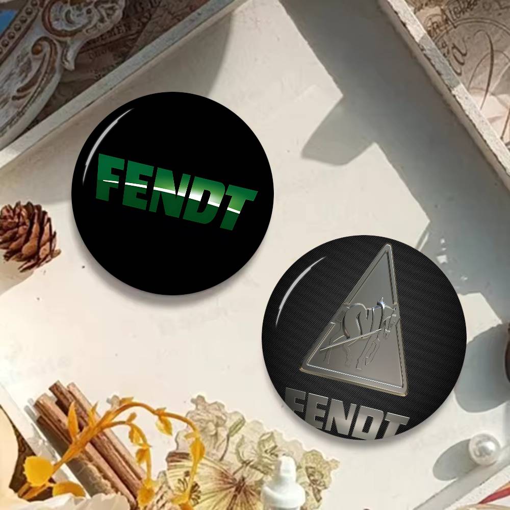 農業トラクター F-Fendt 漫画ブローチアニメバッジラウ - Farming Japan のレビューと価格